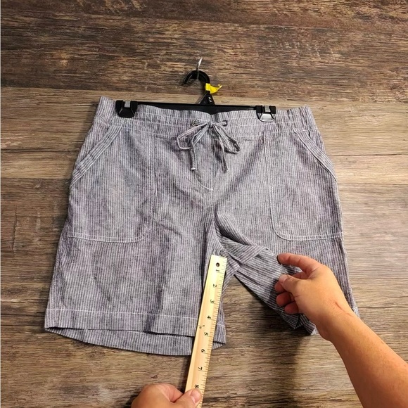 Talbots Gray Striped Women's Shorts - Picture 4 of 7